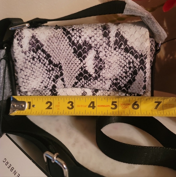 NWT Aimee Kestenberg Broadway mini vanila snake crossbody bag - Picture 4 of 11